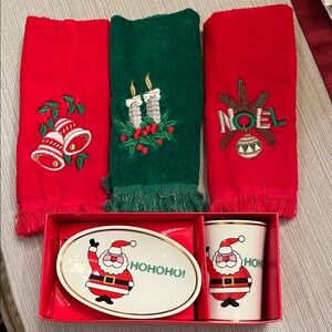 AMES Vintage/Retro New in Box Christmas Santa Soap/Cup w/ 3 Red/Green Tea Towels